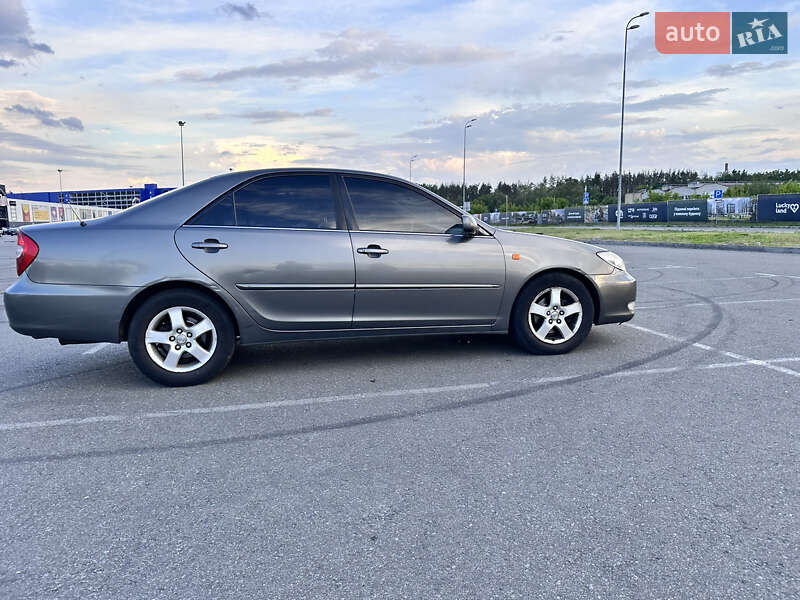 Седан Toyota Camry 2002 в Сумах