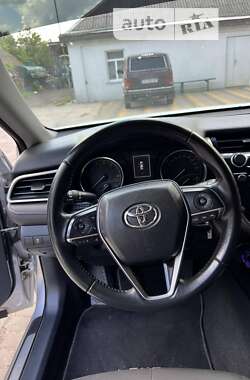 Седан Toyota Camry 2018 в Черкассах