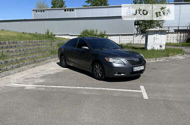 Седан Toyota Camry 2006 в Киеве