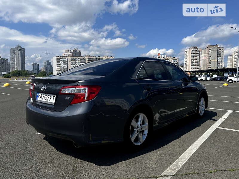 Седан Toyota Camry 2013 в Киеве