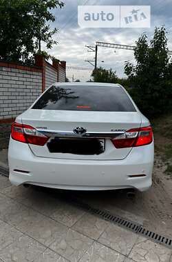 Седан Toyota Camry 2014 в Харкові