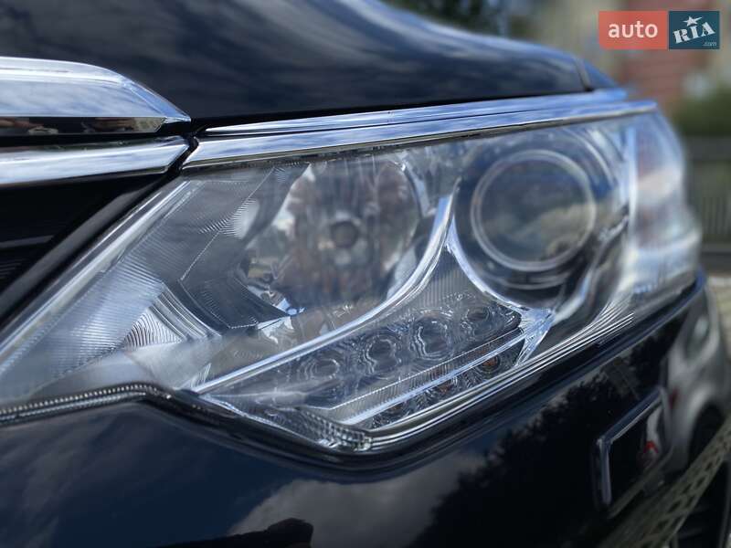 Седан Toyota Camry 2017 в Киеве