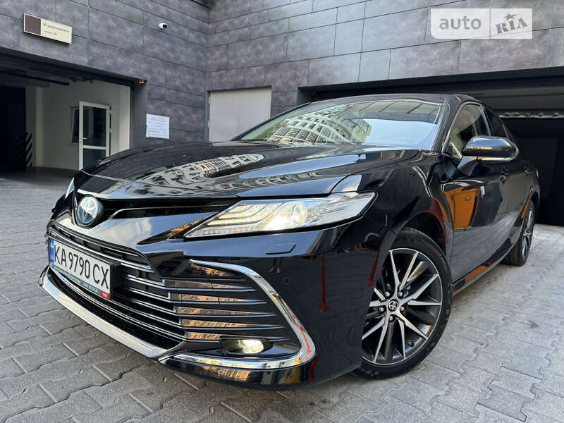 Седан Toyota Camry 2021 в Києві