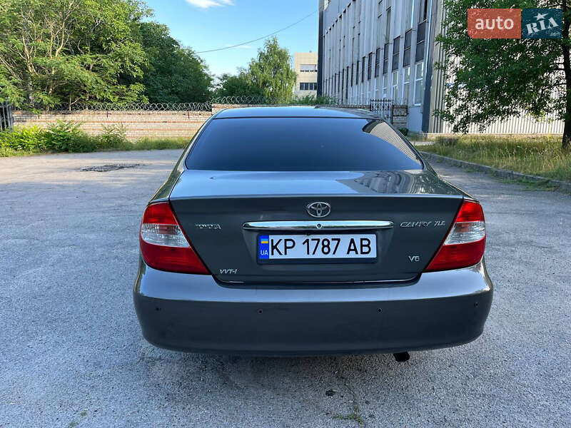 Седан Toyota Camry 2004 в Днепре