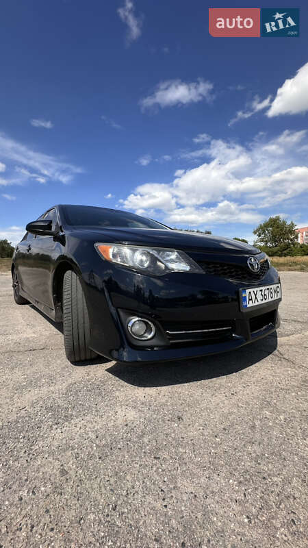 Седан Toyota Camry 2013 в Харкові