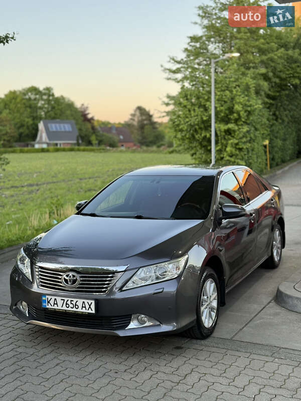 Toyota Camry 2012