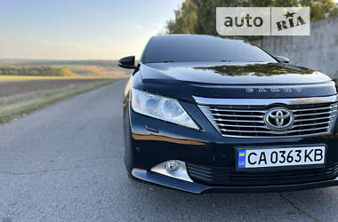 Седан Toyota Camry 2013 в Умані