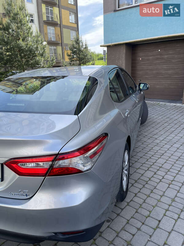 Седан Toyota Camry 2017 в Івано-Франківську