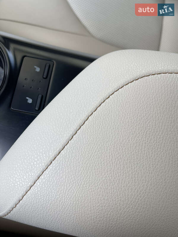 Седан Toyota Camry 2017 в Івано-Франківську