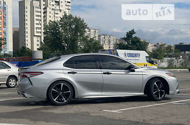 Седан Toyota Camry 2018 в Киеве