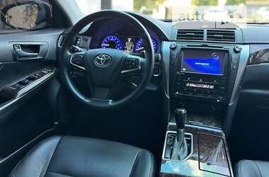 Седан Toyota Camry 2016 в Дніпрі