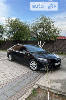 Седан Toyota Camry 2019 в Рівному