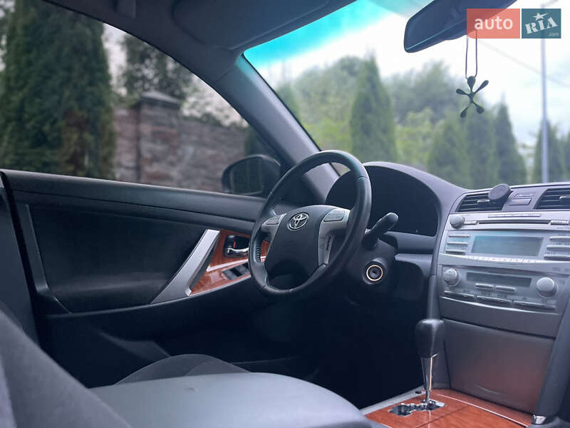 Седан Toyota Camry 2011 в Києві
