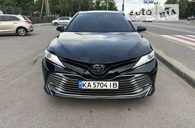 Седан Toyota Camry 2018 в Києві