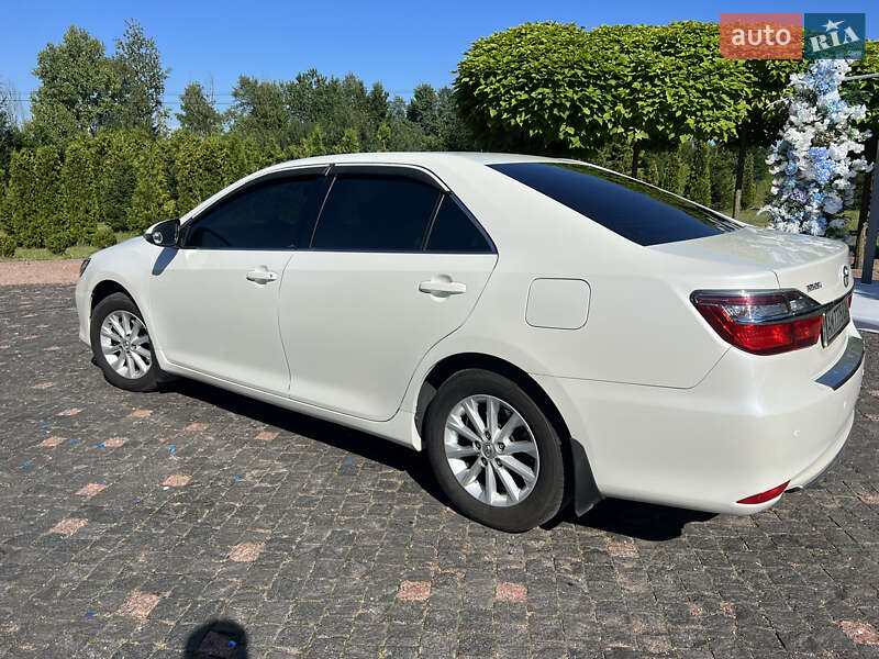 Седан Toyota Camry 2017 в Житомире