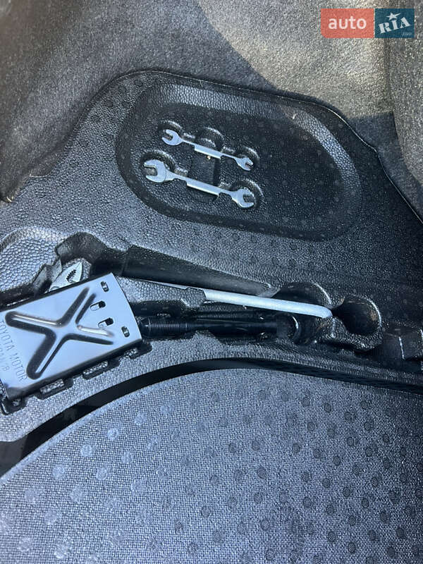 Седан Toyota Camry 2017 в Житомире