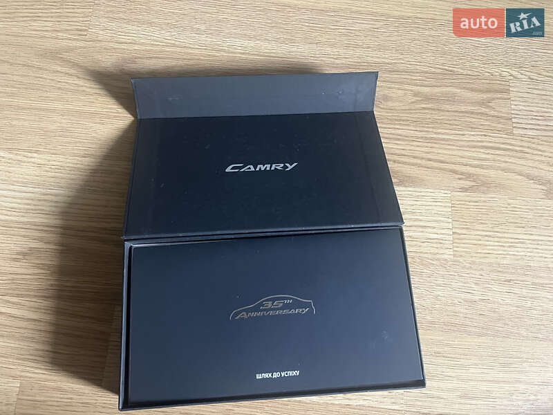 Седан Toyota Camry 2017 в Житомире
