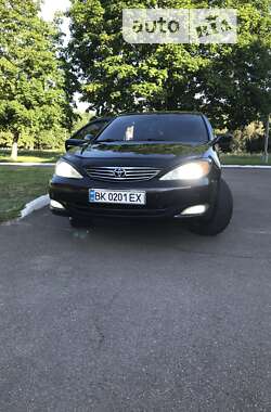 Седан Toyota Camry 2004 в Рівному