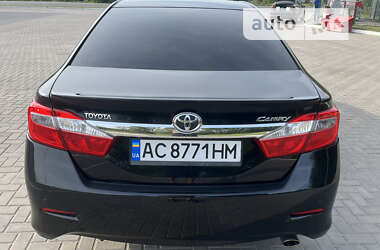 Седан Toyota Camry 2013 в 