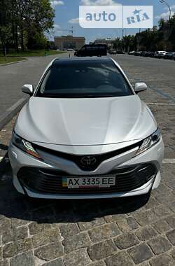 Седан Toyota Camry 2019 в Харкові