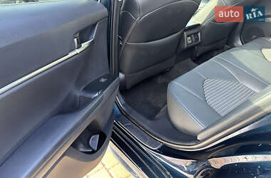 Седан Toyota Camry 2019 в 