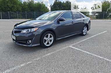 Седан Toyota Camry 2012 в Днепре