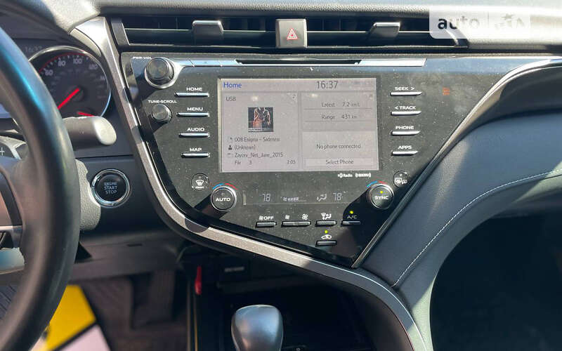 Седан Toyota Camry 2019 в Чернівцях