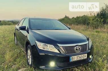 Седан Toyota Camry 2012 в Ужгороді