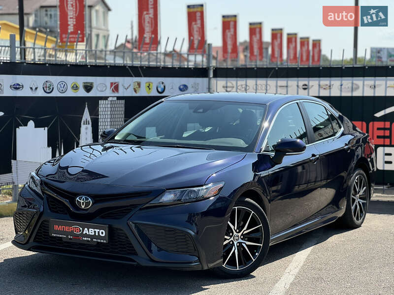 Седан Toyota Camry 2021 в Киеве