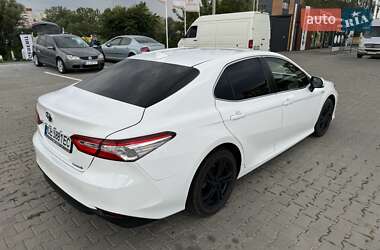 Седан Toyota Camry 2019 в Черновцах