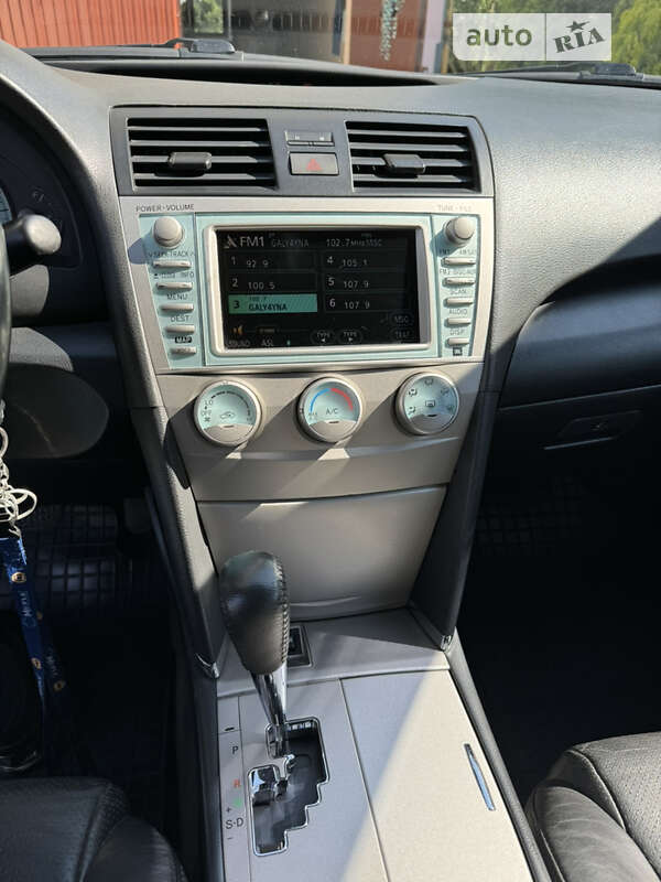 Седан Toyota Camry 2008 в Львові