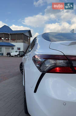 Седан Toyota Camry 2022 в 