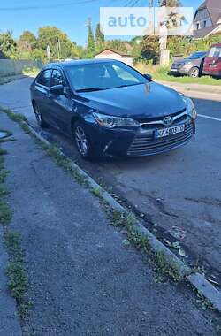 Седан Toyota Camry 2016 в Киеве