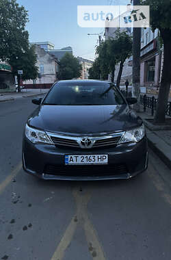 Седан Toyota Camry 2014 в Івано-Франківську