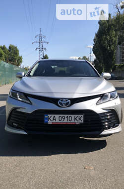 Седан Toyota Camry 2022 в Киеве