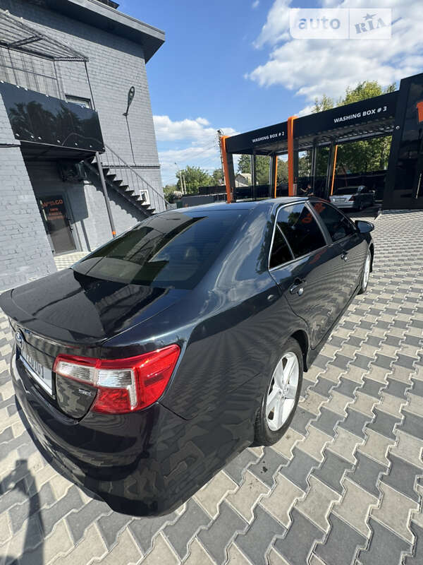 Седан Toyota Camry 2012 в Харькове
