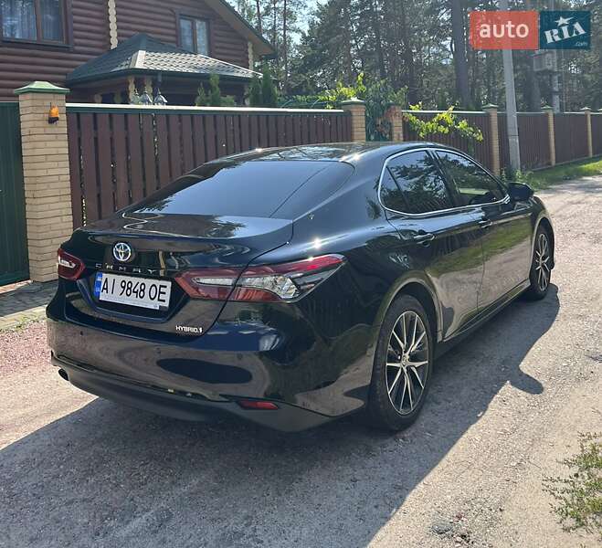 Седан Toyota Camry 2021 в Вышгороде
