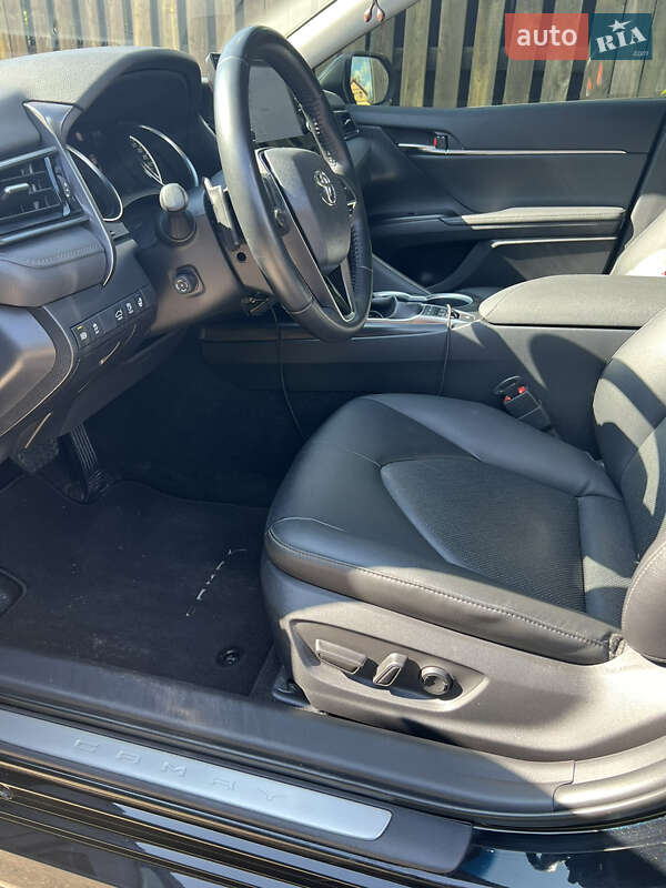 Седан Toyota Camry 2021 в Вышгороде