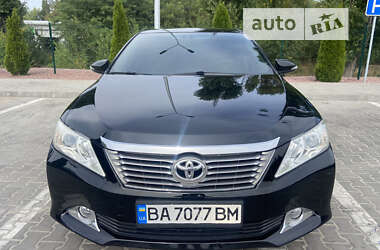 Седан Toyota Camry 2013 в Кременчуці