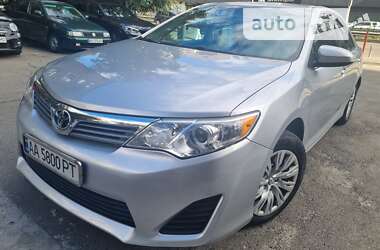 Седан Toyota Camry 2014 в Києві