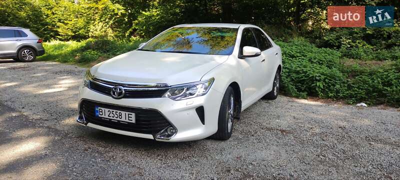 Седан Toyota Camry 2015 в Полтаві