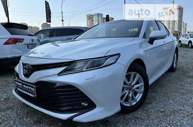 Седан Toyota Camry 2018 в Киеве