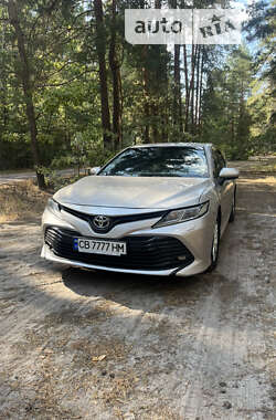 Седан Toyota Camry 2017 в Чернігові