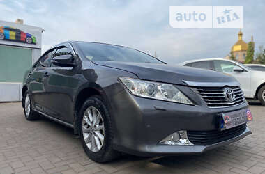 Седан Toyota Camry 2013 в Кривом Роге