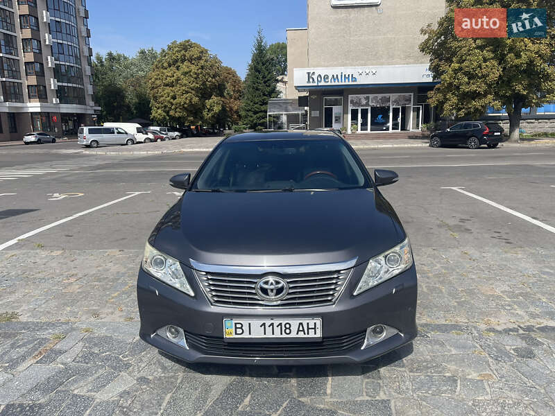 Седан Toyota Camry 2012 в Кременчуці
