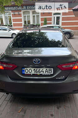 Седан Toyota Camry 2019 в Одессе