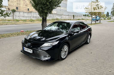 Седан Toyota Camry 2020 в Києві