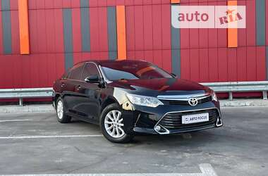 Седан Toyota Camry 2017 в Киеве