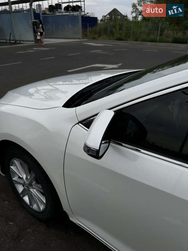 Седан Toyota Camry 2012 в Києві