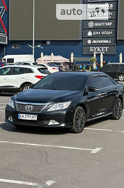 Седан Toyota Camry 2013 в Києві